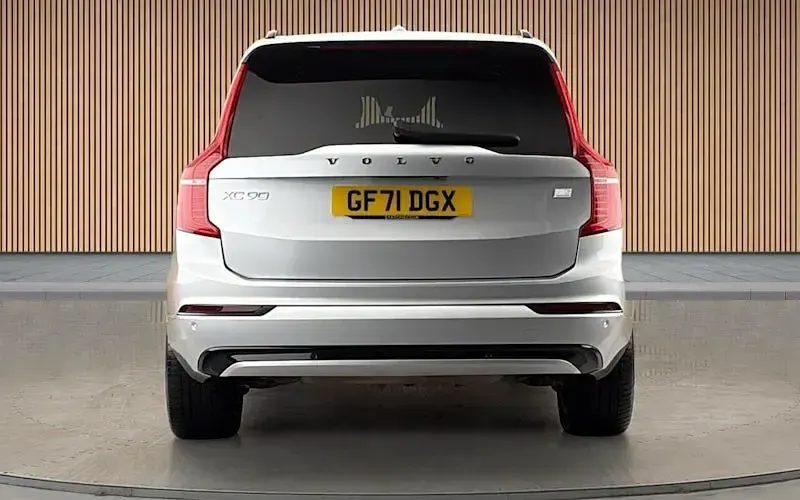 Used Volvo XC90 R-Design 390 HP (286 kW) 2021 Bright silver SUV