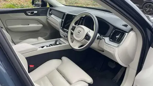 Usado Volvo XC60 Plus 250 HP (183 kW) 2025 SUV