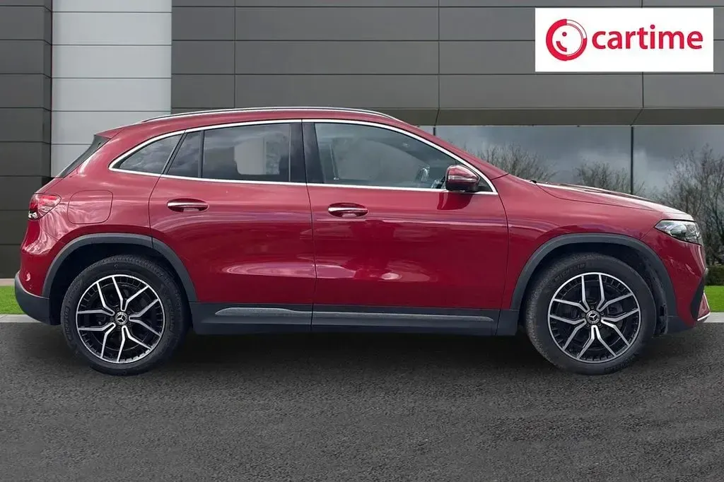 Begagnad Mercedes EQA300 AMG Line Premium 167 kW (228 HK) 2023 Röd SUV