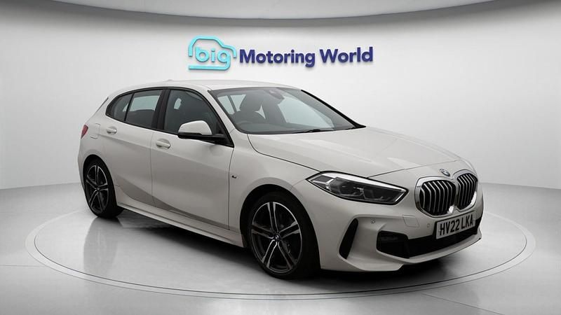 Used BMW 118 M Sport 134 HP (98 kW) 2022 White Hatchback