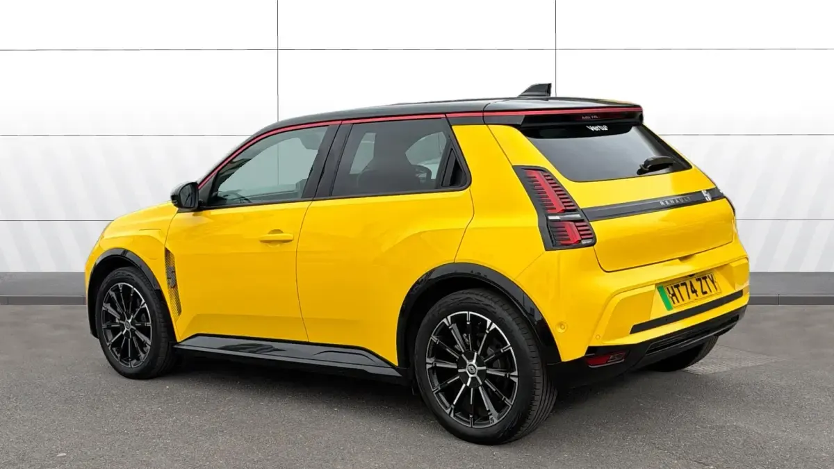 Used Renault R5 Iconic 110 kW (150 HP) 2025 Yellow/black Hatchback