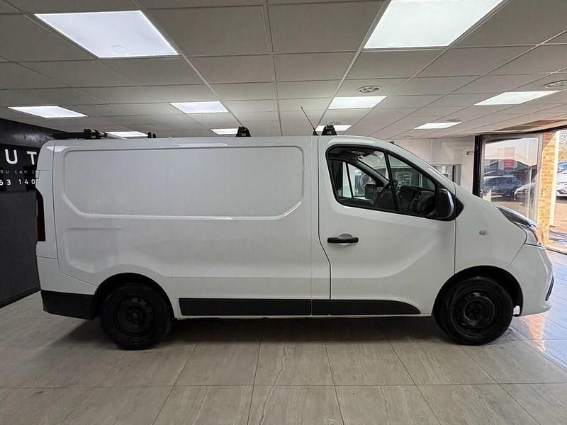 Second-hand Renault Trafic Business 2018 Alb Monovolum