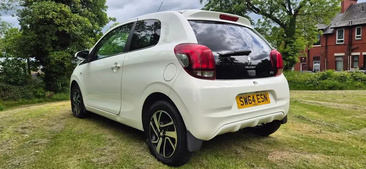 Used Peugeot 108 Allure 82 HP (60 kW) 2014 White Hatchback
