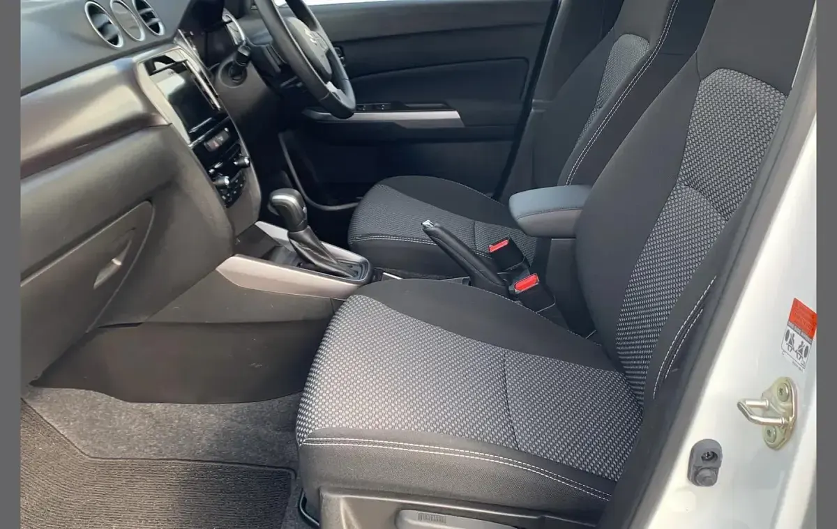 Usado Suzuki Vitara SZ-T 116 CV (85 kW) 2024 Blanco SUV