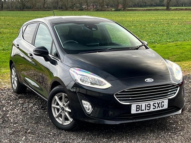 Used Ford Fiesta Zetec 70 HP (51 kW) 2019 Black Hatchback