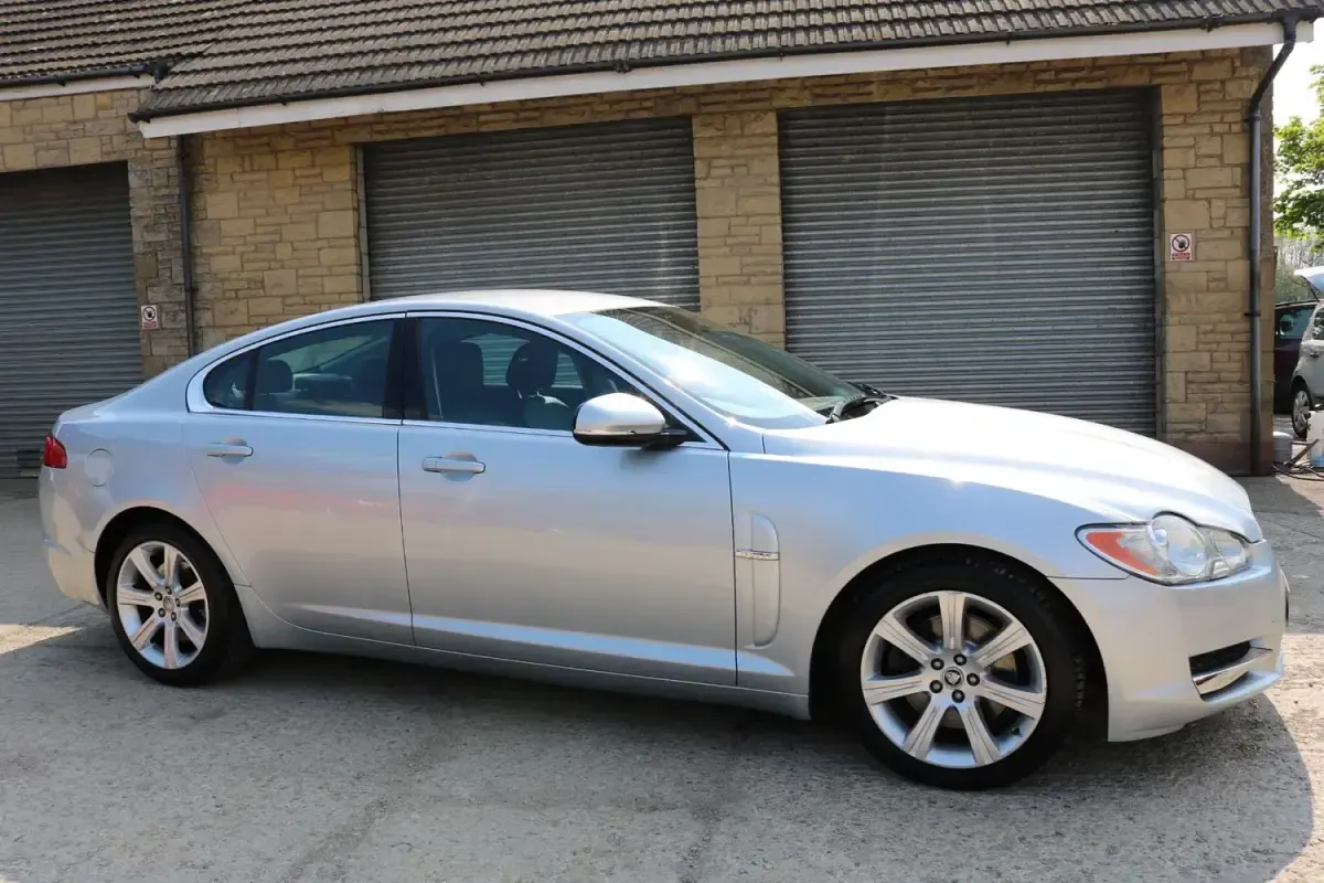 Second-hand Jaguar XF Luxury 2011 Argintiu Berlinǎ