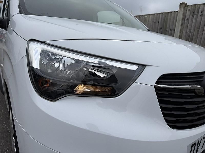 Used Vauxhall Combo Sportive 100 HP (73 kW) 2022 White MPV