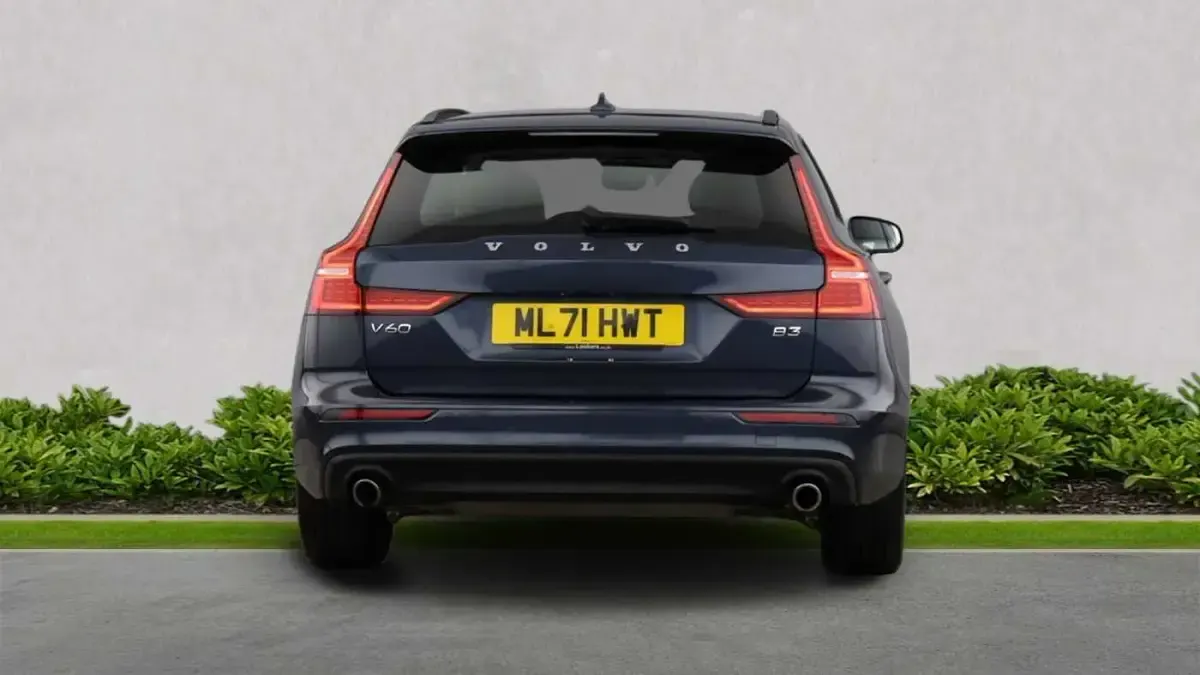 Used Volvo V60 Momentum 163 HP (119 kW) 2021 Blue Estate