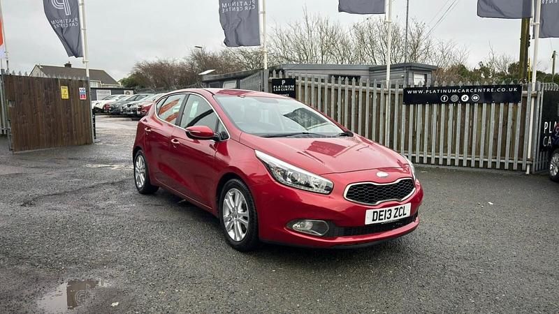 Used Kia Ceed 126 HP (92 kW) 2013 Red Hatchback