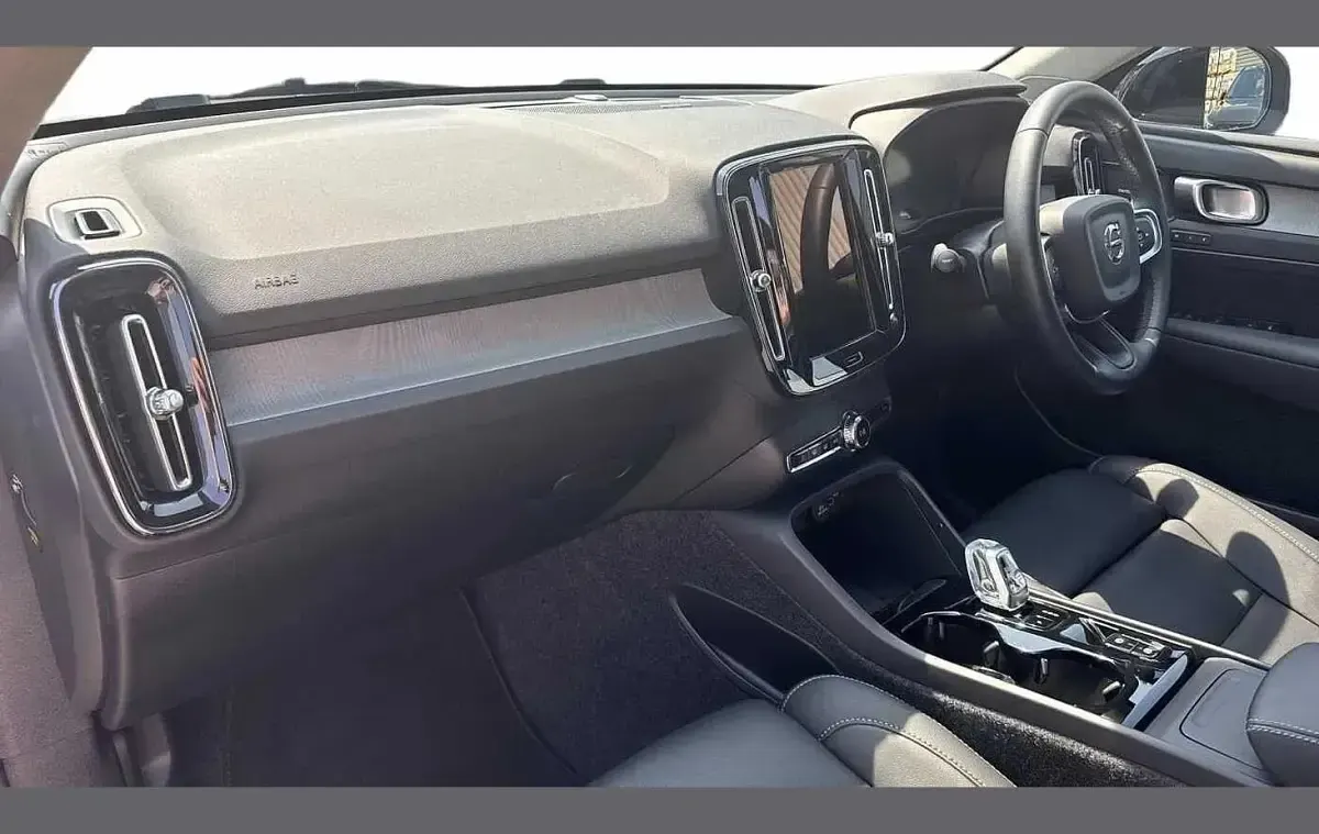 Used Volvo XC40 Ultra 194 HP (142 kW) 2025 Silver SUV