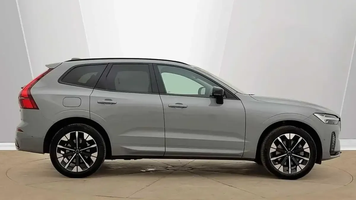 Used Volvo XC60 Plus 247 HP (181 kW) 2025 Grey SUV