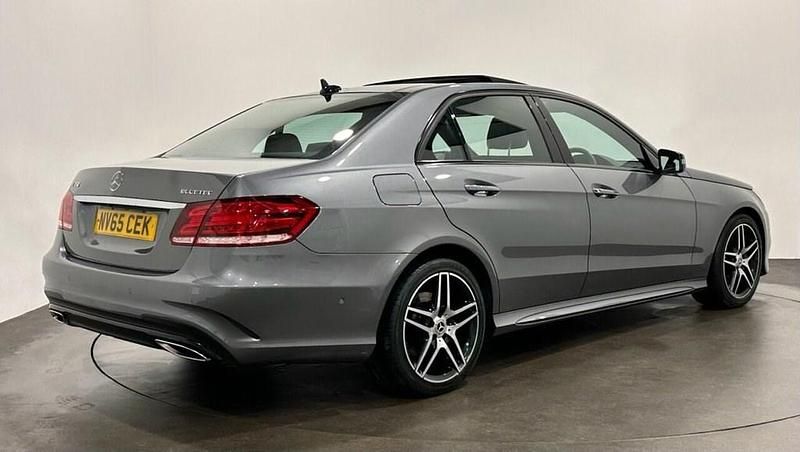 Usado Mercedes E350 Premium 258 HP (189 kW) 2016 Cinzento Sedan