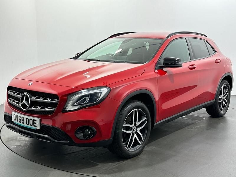Used Mercedes GLA180 Urban 122 HP (89 kW) 2018 Red SUV
