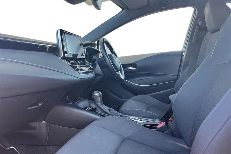 Used Toyota Corolla Design 122 HP (89 kW) 2019 Scarlet flare Hatchback