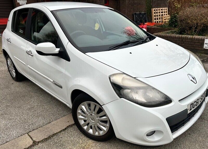 White Used 2011 Renault Clio II Hatchback | £1,995 (Fair price) - Image 1/4