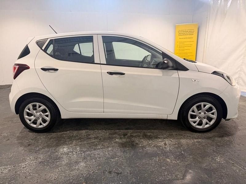 Used Hyundai i10 66 HP (48 kW) 2018 White Hatchback