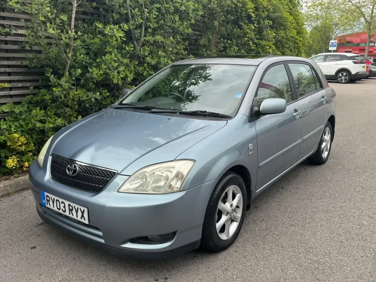 Second-hand Toyota Corolla 110 CP (80 kW) 2003 Gri Hatchback