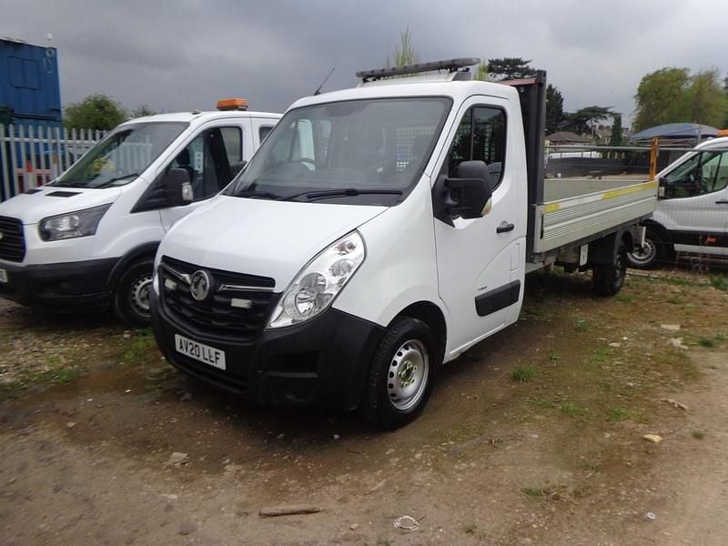 Used Vauxhall Movano 135 HP (99 kW) 2020 White MPV