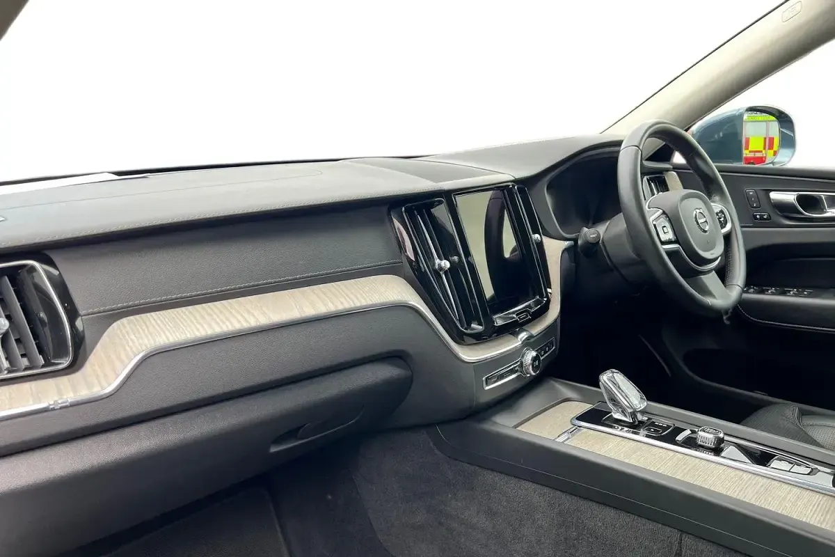 Used Volvo XC60 Inscription 197 HP (144 kW) 2021 Denim blue SUV