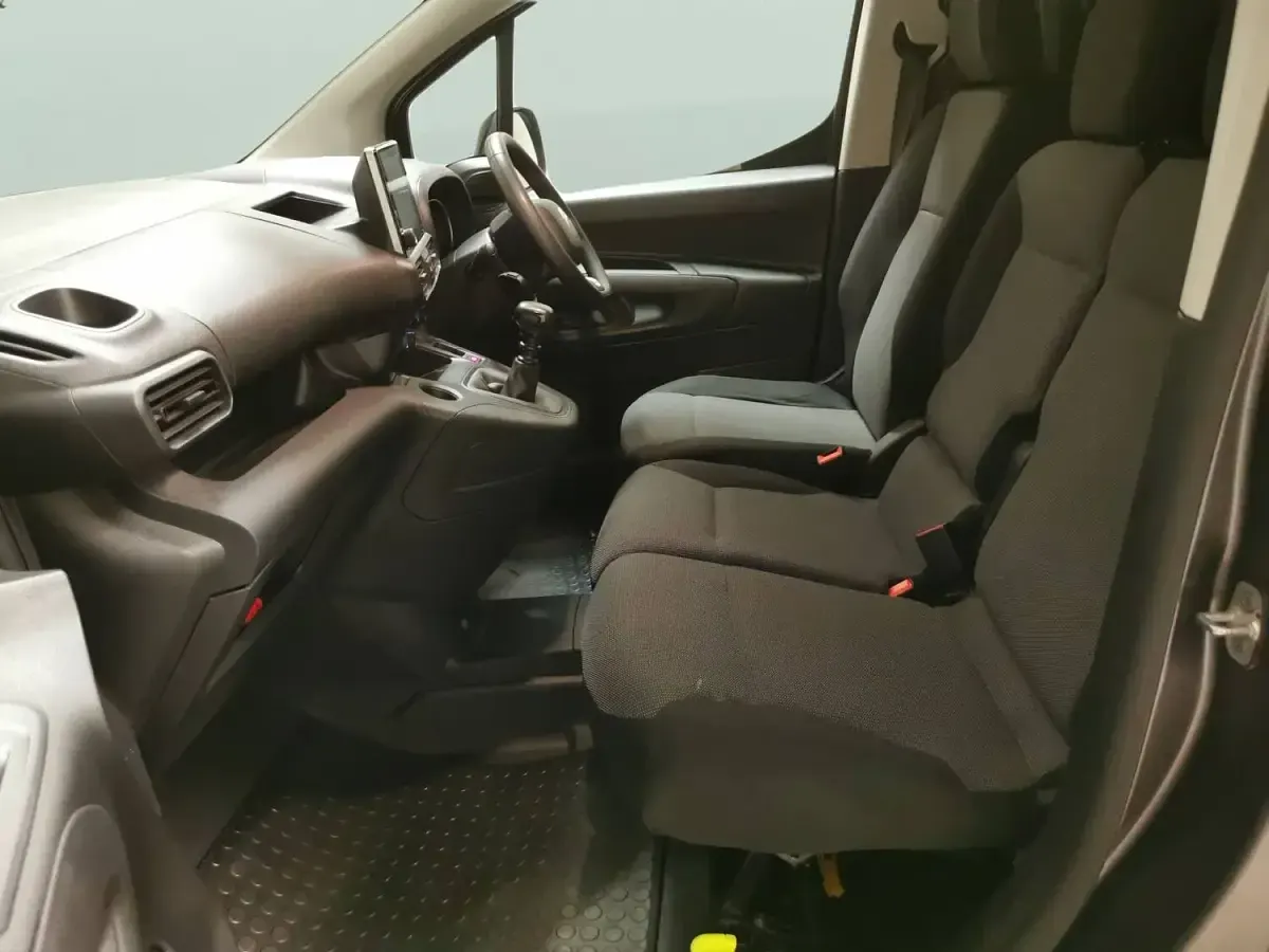 Used Citroën Berlingo 100 HP (73 kW) 2023 Grey MPV