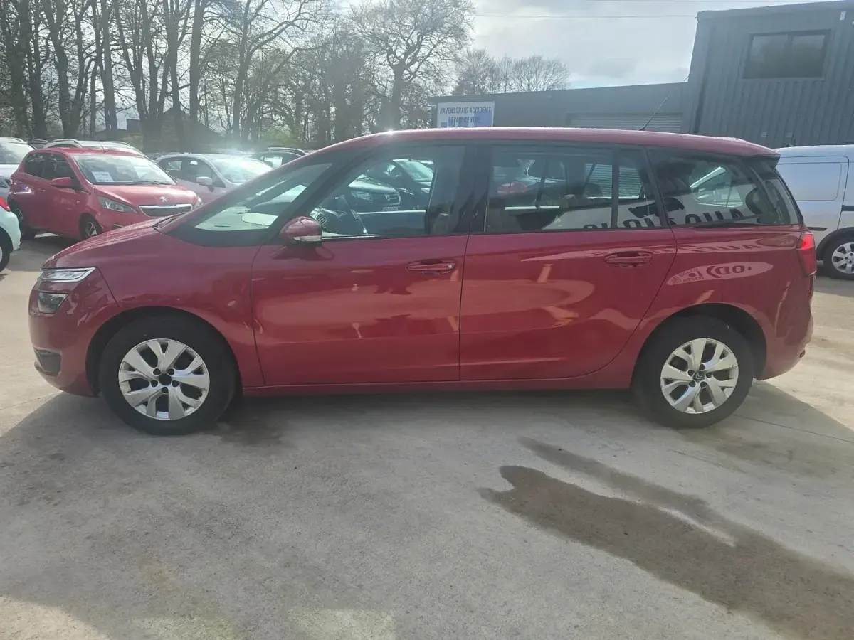 Used Citroën Grand C4 Picasso VTR Sport 115 HP (84 kW) 2015 Red MPV