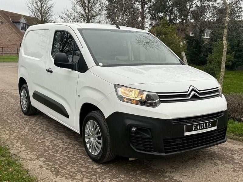 White Used 2021 Citroën Berlingo MPV | £6,250 (Super price) - Image 1/4