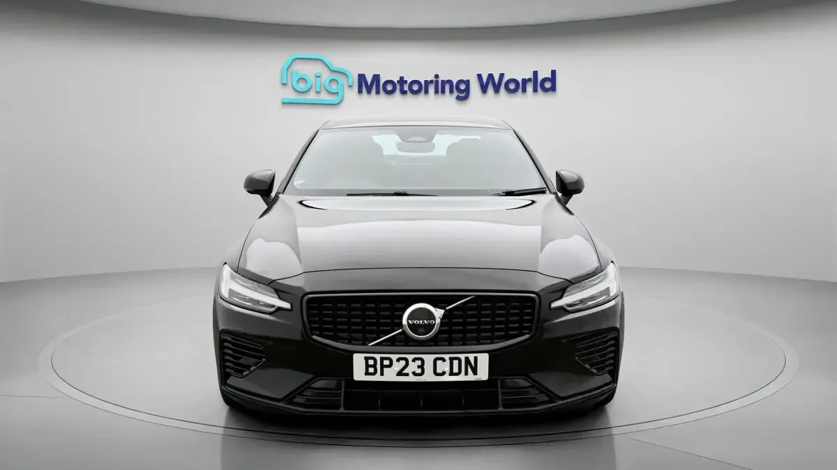 Usado Volvo S60 Plus 455 CV (334 kW) 2023 Negro Berlina