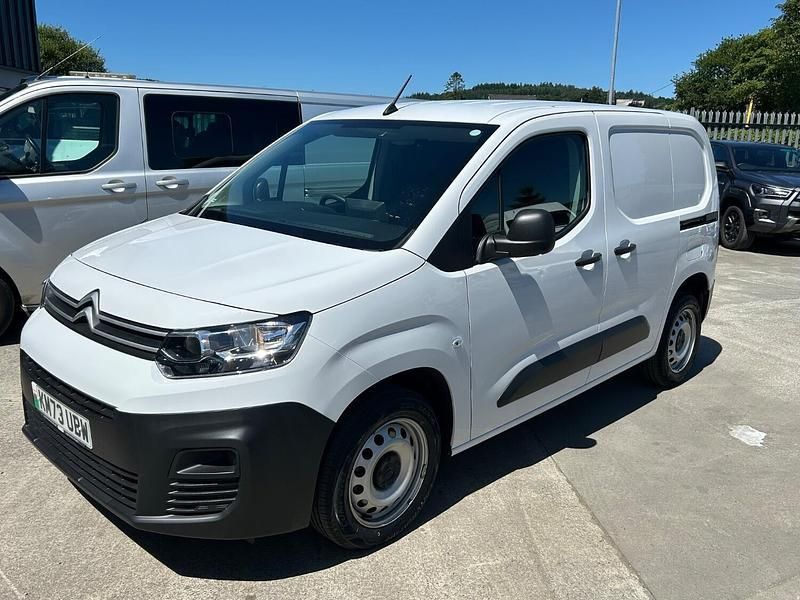 White Used 2023 Citroën Berlingo MPV | £11,450 (Super price) - Image 1/4
