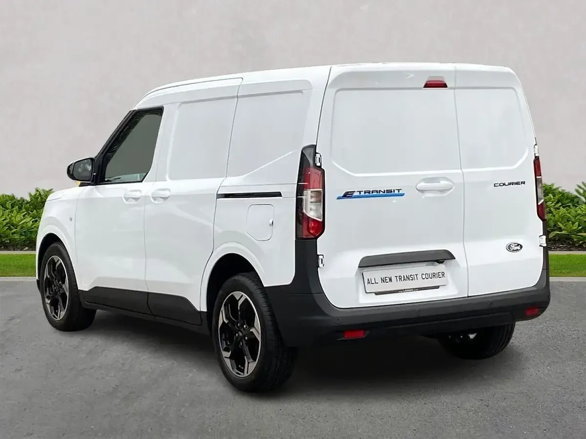 New Ford Transit Limited 100 kW (136 HP) 2025 White Van