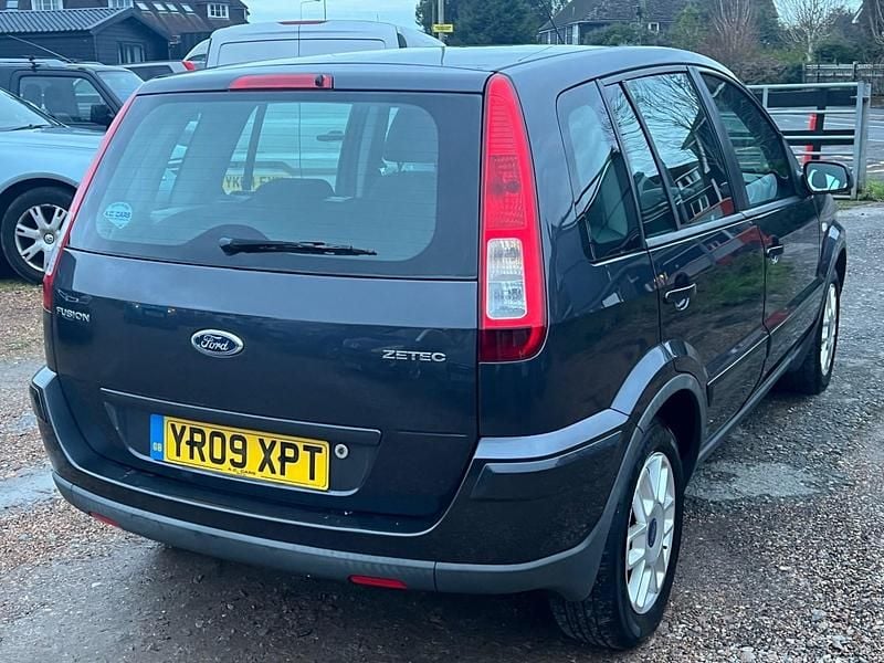 Used Ford Fusion Zetec 79 HP (58 kW) 2009 Grey Hatchback