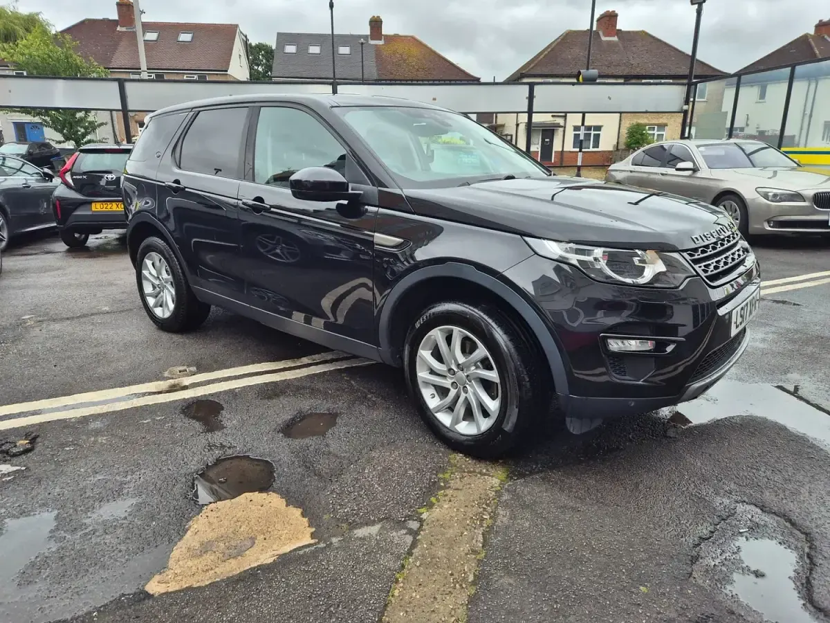 Used Land Rover Discovery Sport SE 2017 Black SUV