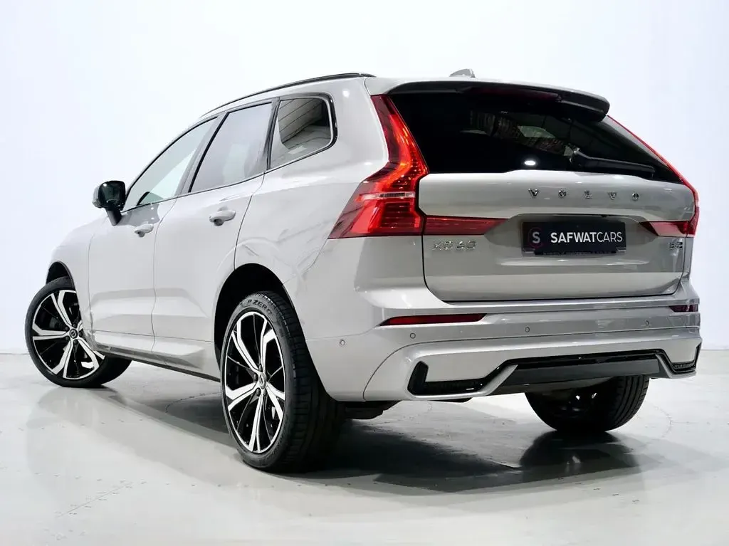 Used Volvo XC60 Ultimate 250 HP (183 kW) 2023 Silver SUV