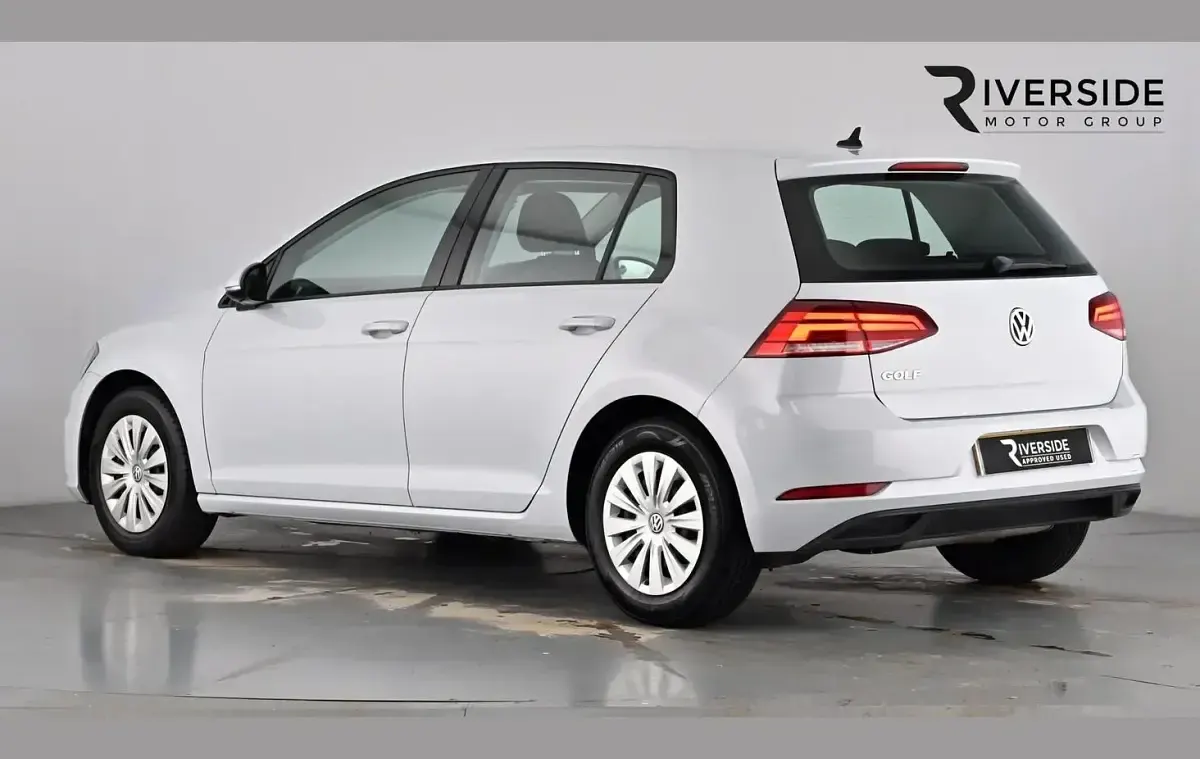 Used VW Golf VII S 123 HP (90 kW) 2018 Silver Hatchback