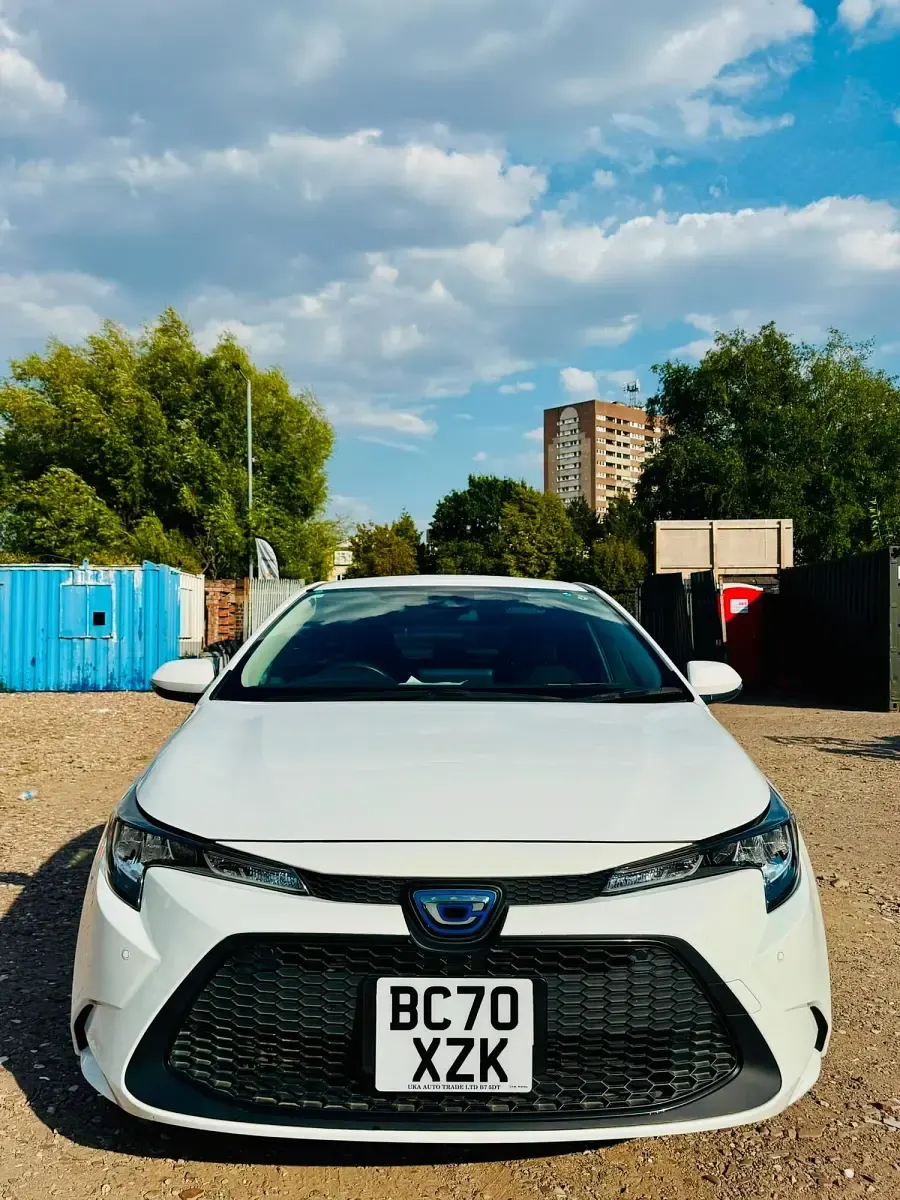 Used Toyota Corolla 122 HP (89 kW) 2020 White Estate