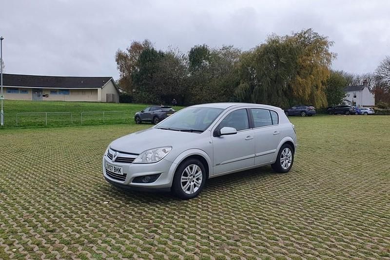Silver Used 2007 Vauxhall Astra Design Edition Hatchback | £2,595 (Fair price) - Image 1/1