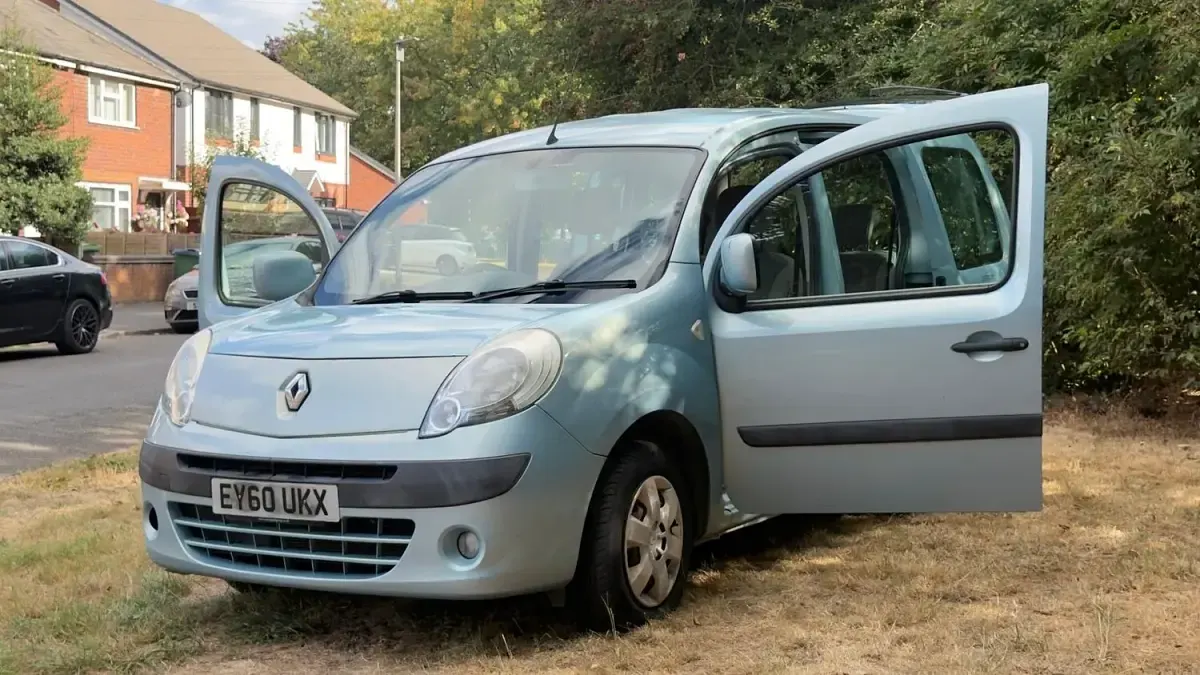 Used Renault Kangoo Expression 106 HP (77 kW) 2010 Blue MPV