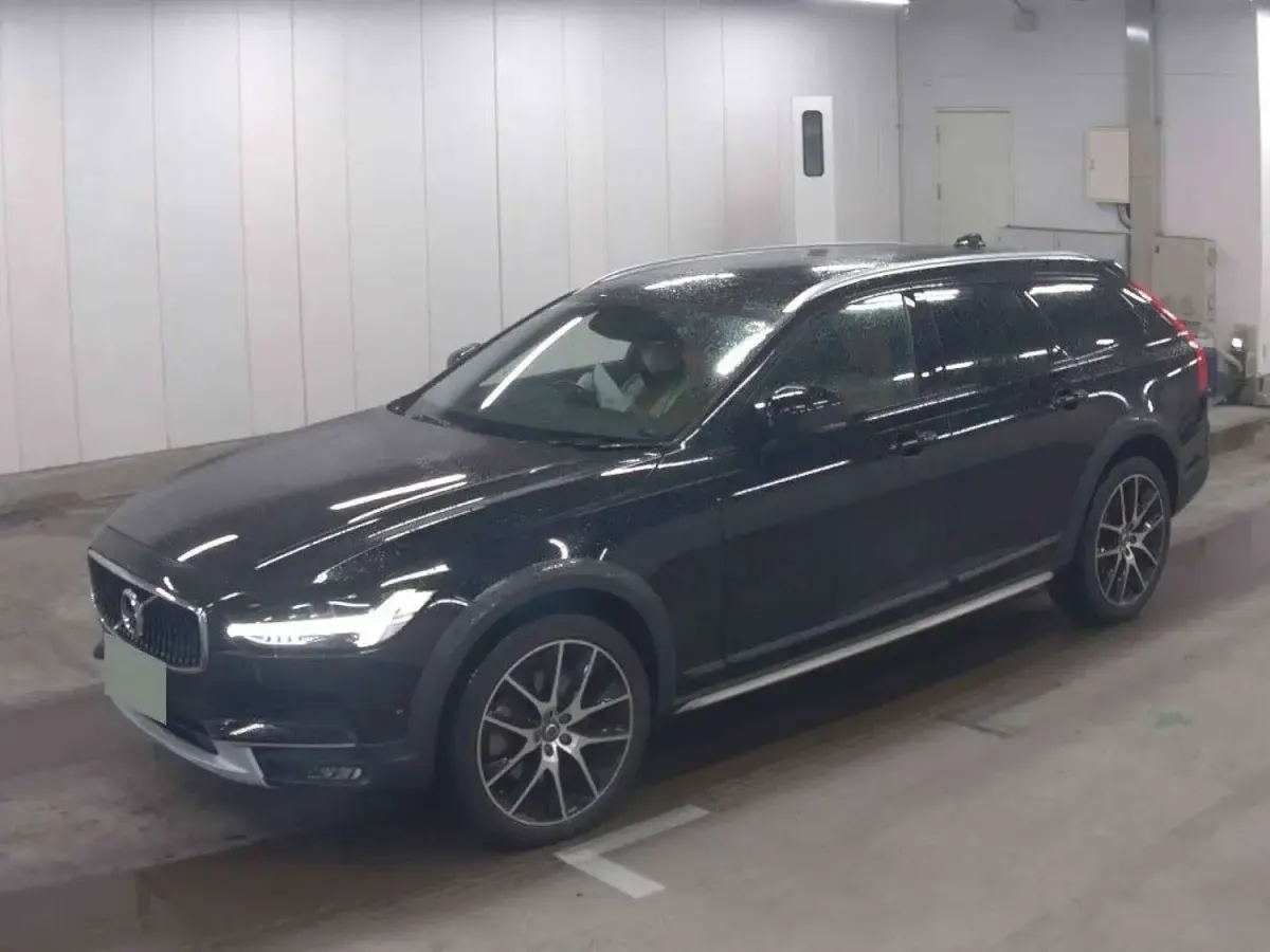 Used Volvo V90 CC Summum 2017 Black Estate