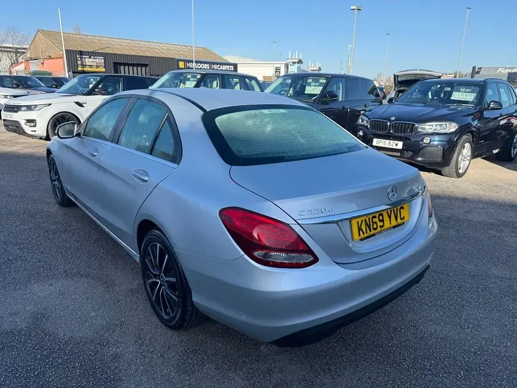 Używany Mercedes C220 SE 194 KM (142 kW) 2019 Srebrny Sedan/Limuzyna
