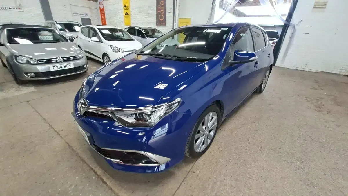 Used Toyota Auris 116 HP (85 kW) 2017 Blue Hatchback
