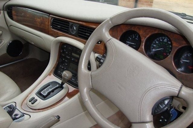 Used Jaguar XJ 290 HP (213 kW) 2000 Sedan