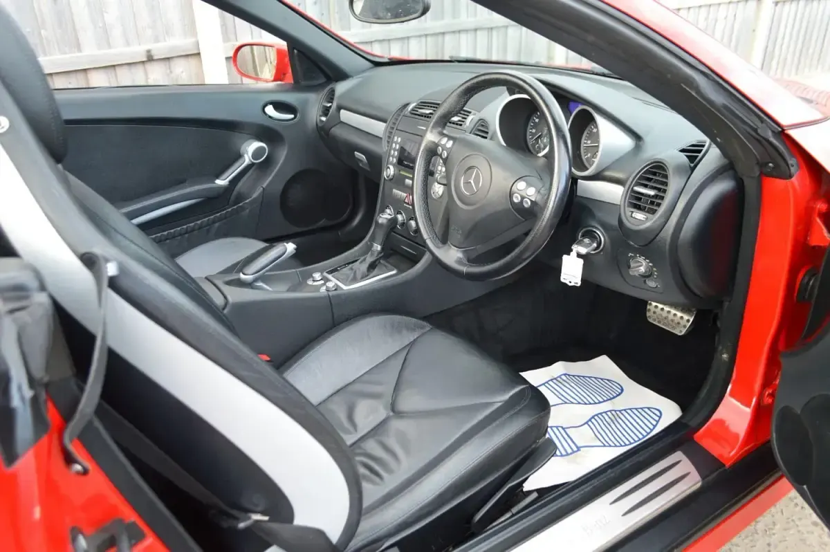 Second-hand Mercedes SLK280 231 CP (169 kW) 2007 Roșu Cabrio