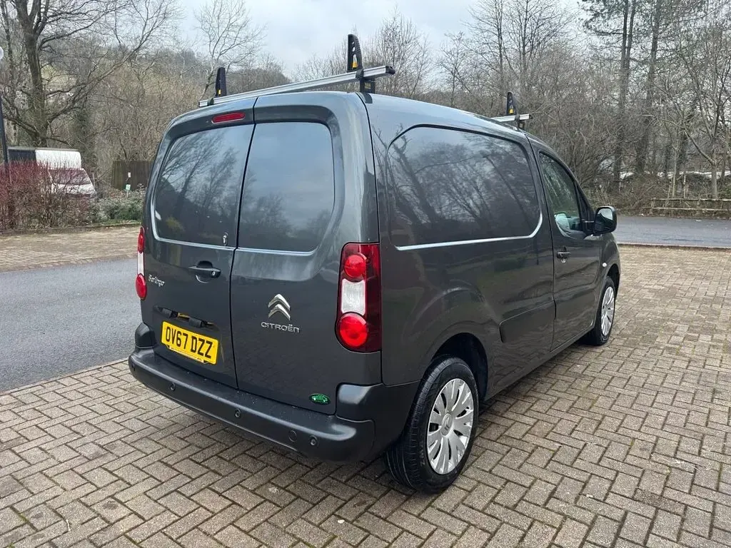 Used Citroën Berlingo 100 HP (73 kW) 2017 Grey MPV