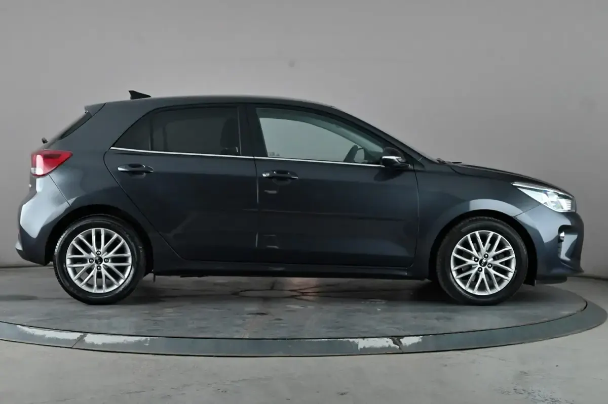 Used Kia Rio 99 HP (72 kW) 2019 Grey Hatchback