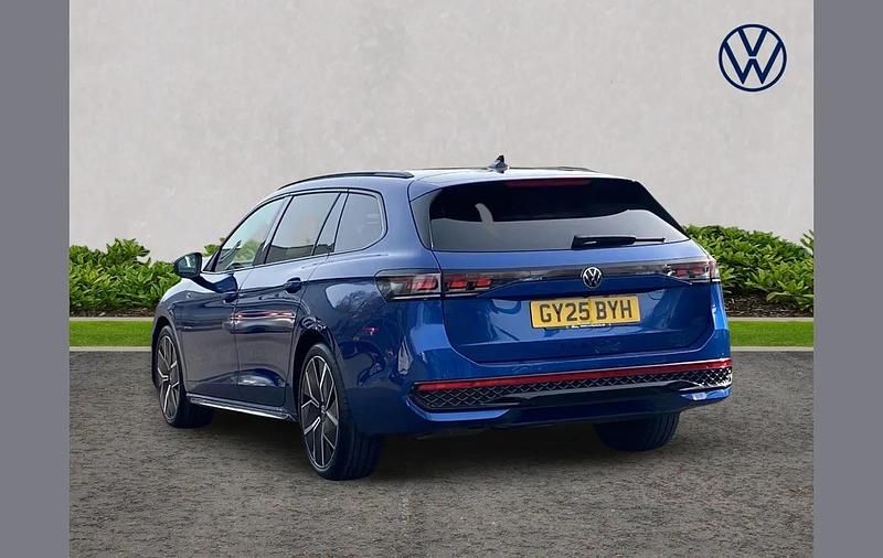 Used VW Passat R-line 148 HP (108 kW) 2025 Blue Estate