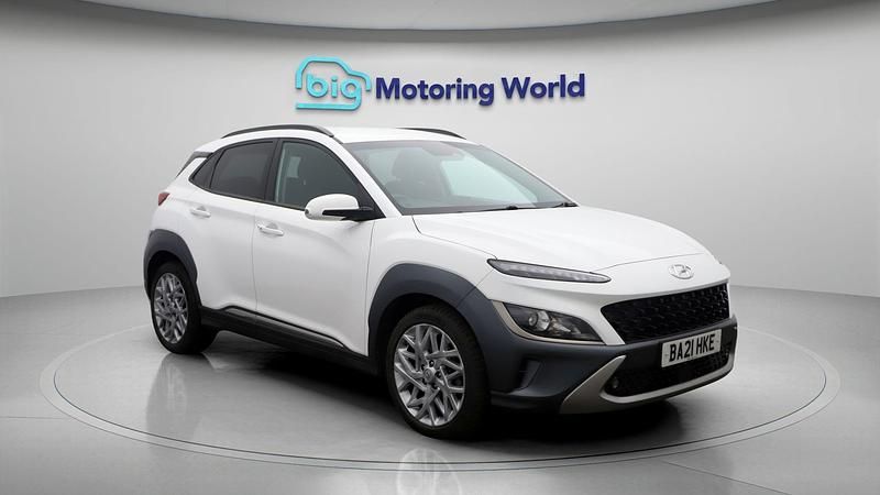 White Used 2021 Hyundai Kona Premium SUV | £14,700 (Fair price) - Image 1/4