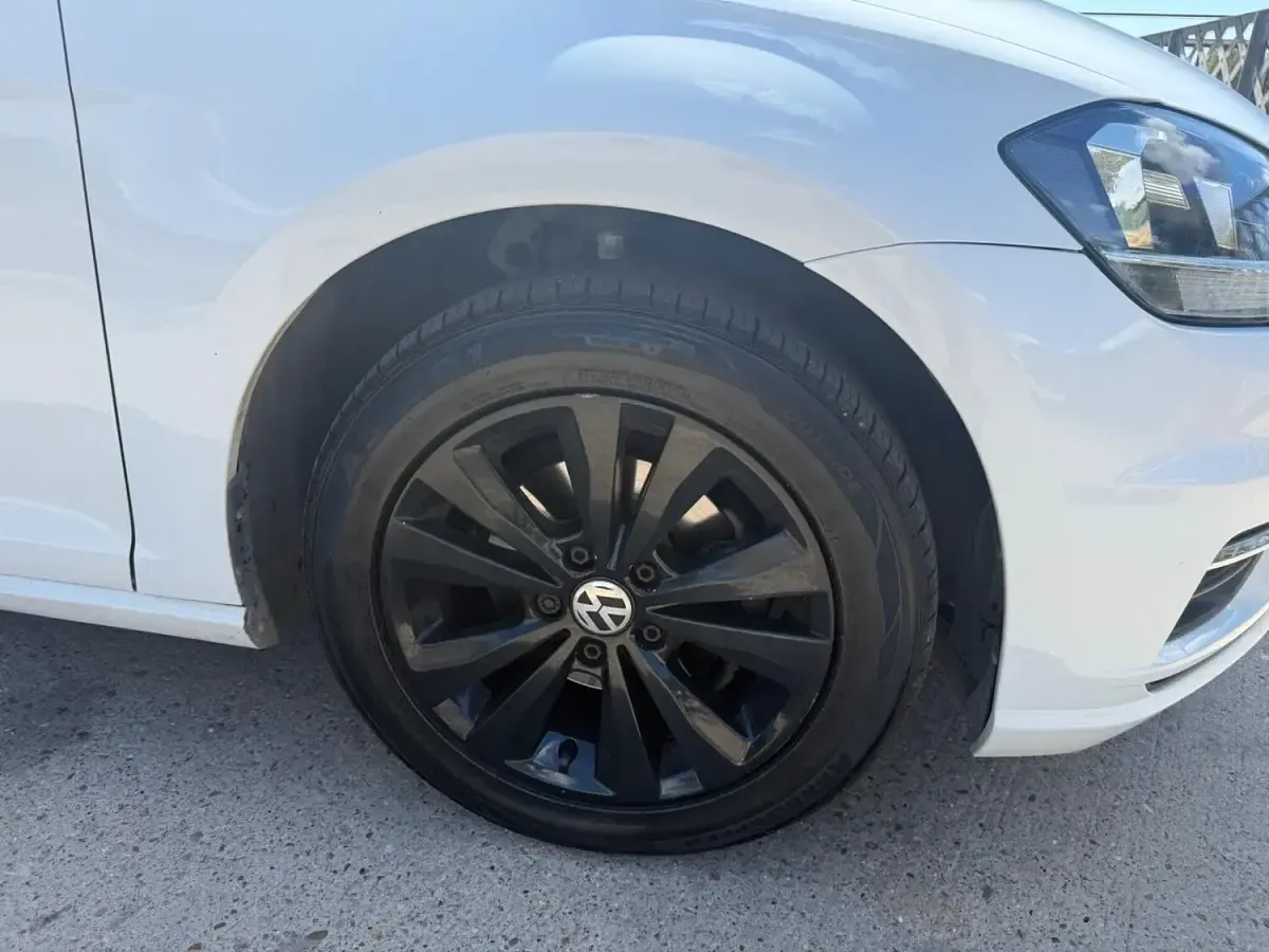 Used VW Golf VII SE 2019 White Hatchback