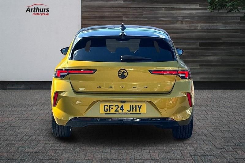 Used Vauxhall Astra Ultimate 130 HP (95 kW) 2024 Yellow/black Hatchback