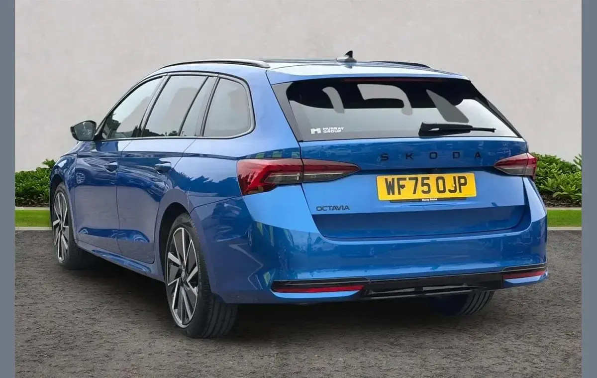 Used Skoda Octavia SportLine 150 HP (110 kW) 2025 Race blue metallic Estate
