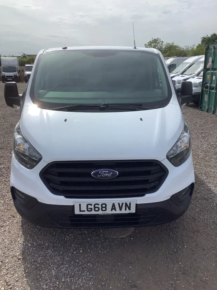 Used Ford Transit Custom 105 HP (77 kW) 2018 White Van