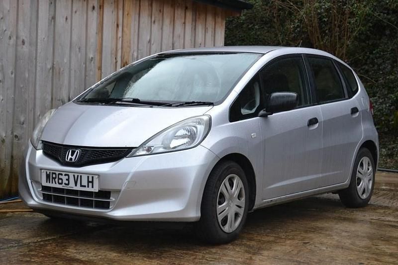 Used Honda Jazz S 90 HP (66 kW) 2013 Silver Hatchback